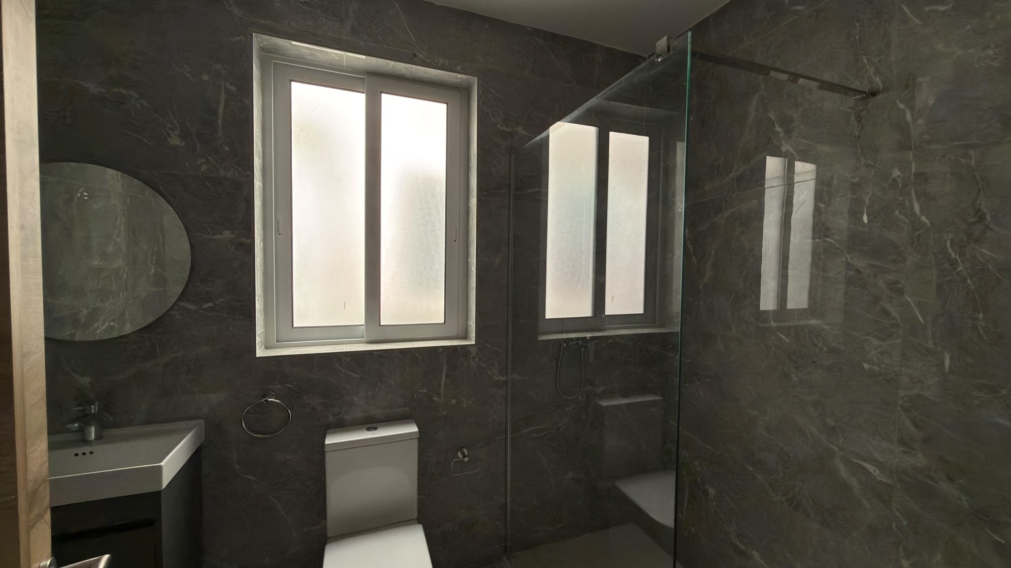 Two-bedroom flat with sea views, St Paul’s Bay, Bathroom 1